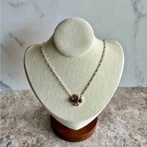 Gold and Floral Necklace with Elegant Design